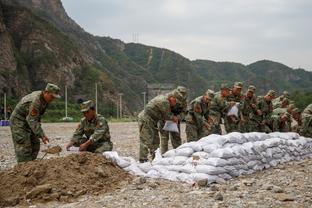 ?全明星半场一共2帽 浓眉1帽 “美国本土中锋骄傲”库里1帽